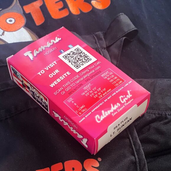 HOOTERS PRE-LOVED UNI - 2 TOPS BOOTIE SHORTS POUCH NAME TAG & NEW TAMARA TIGHTS - Picture 13 of 14